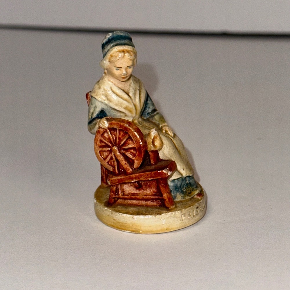 Vintage Priscilla Alden Miniature Figurine Spinning Wheel Colonial Woman‎ Statue